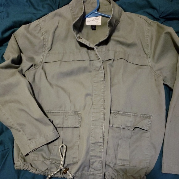 Button Up Size Lg - Picture 4 of 4